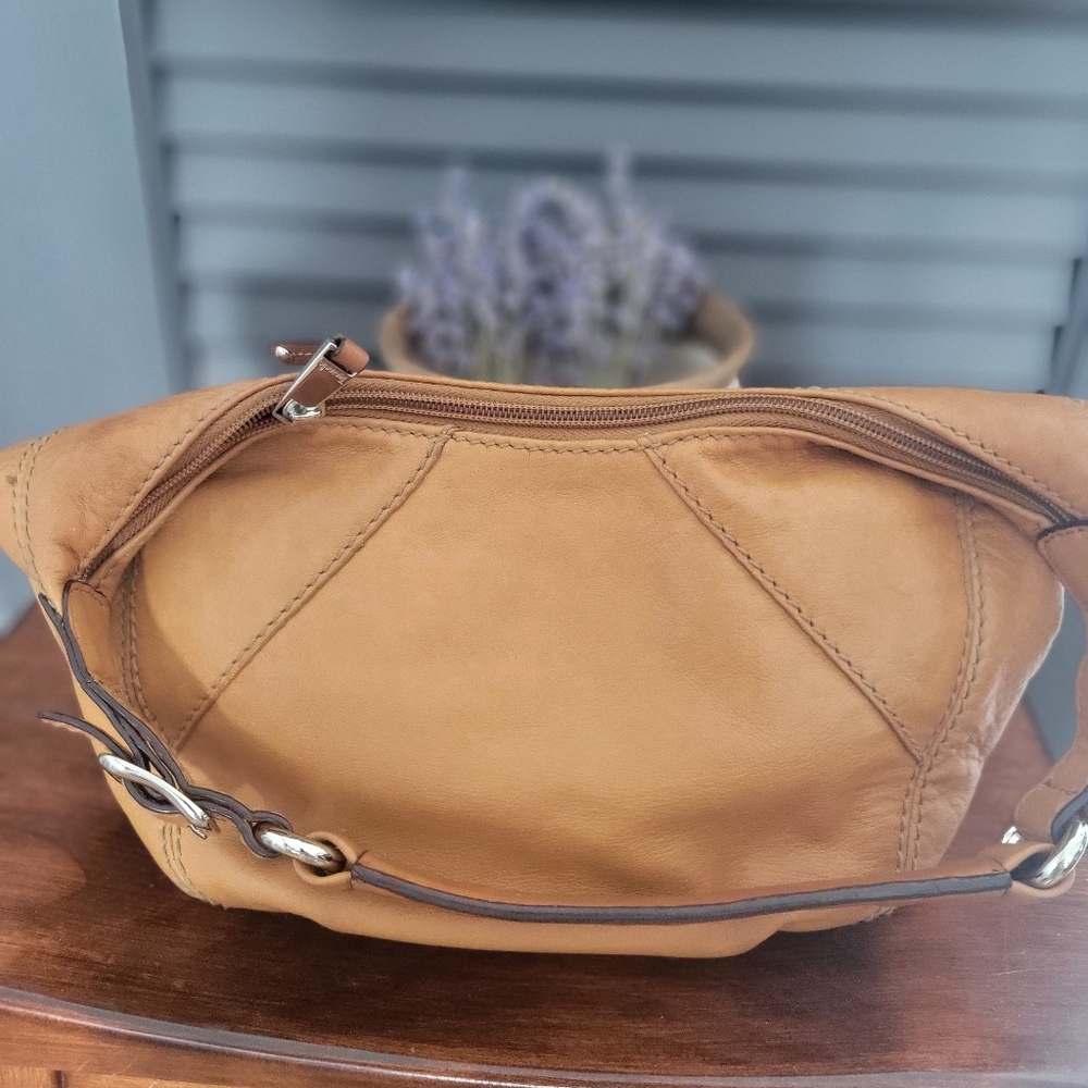 LeatherTignanello Bag with Slouchy Design and Gold Zipper - Picture 6 of 7